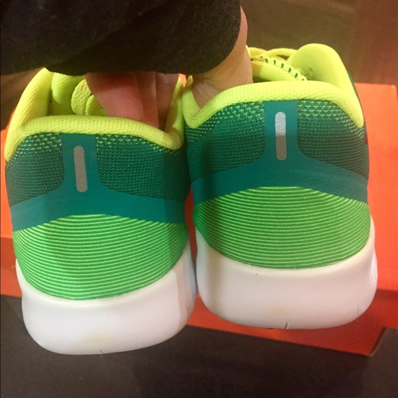 Nike Free Run 7Y (or women’s 8) green/volt NIB - Picture 5 of 7